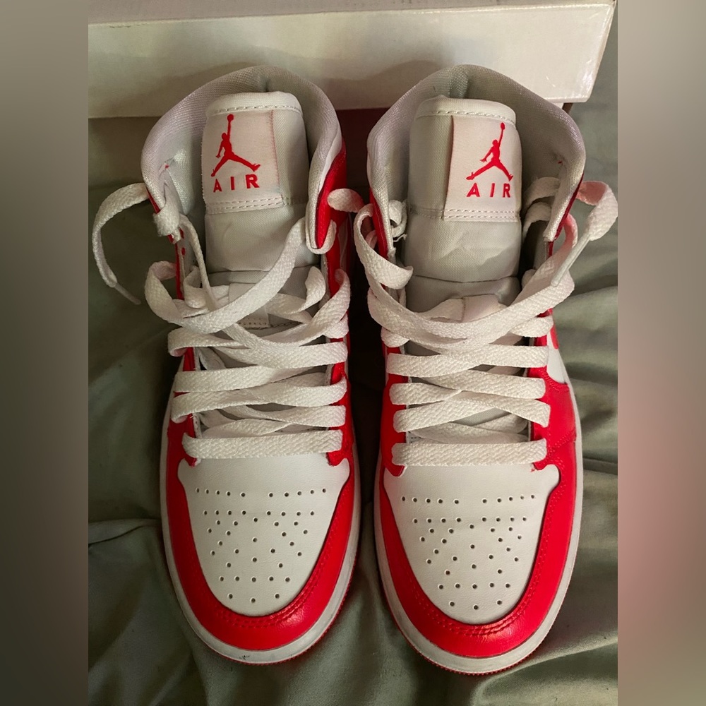 WMNS Air Jordan 1 Mid ‘Habanero Red’
